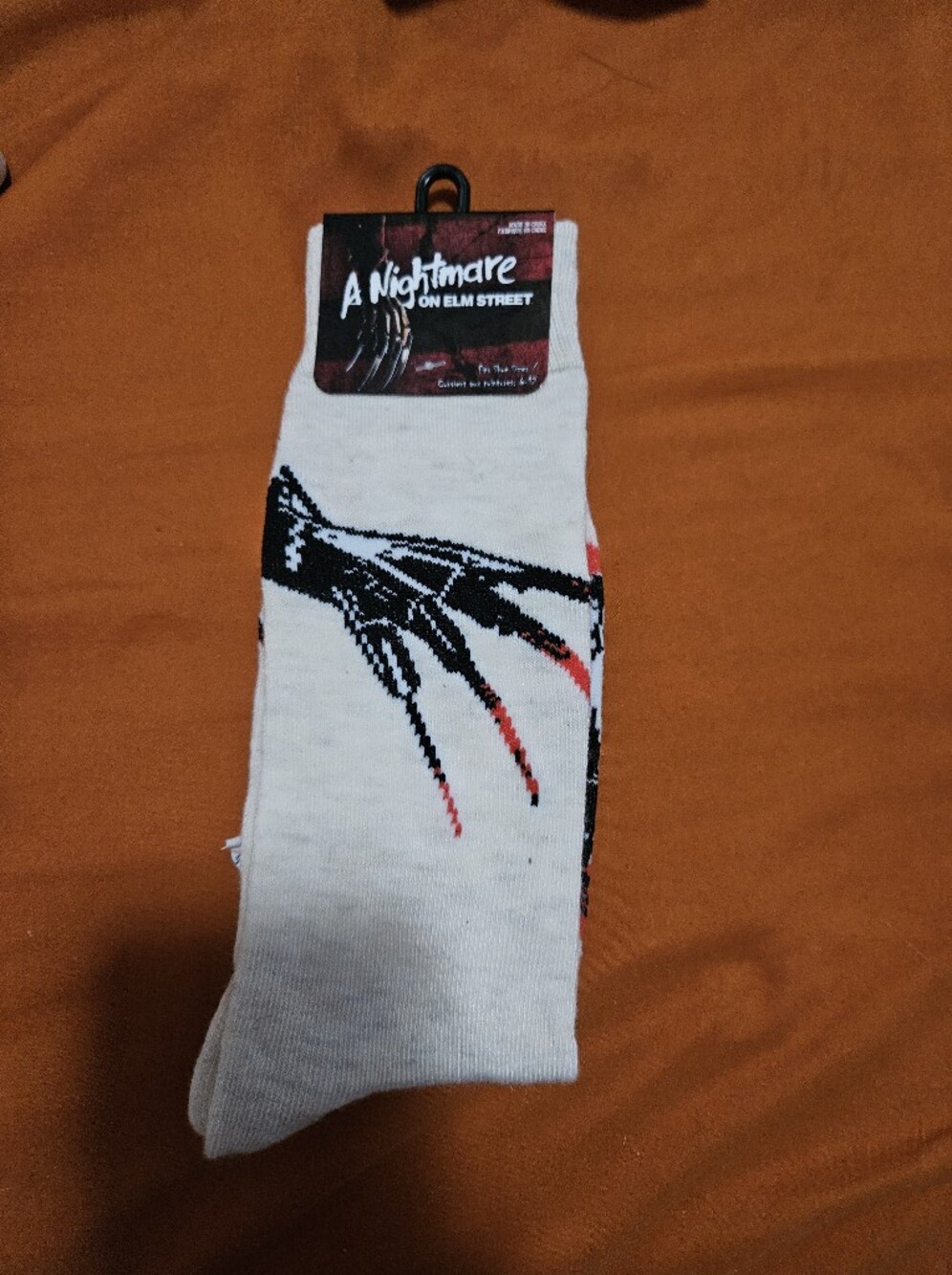 Nwt Men's Cream Nightmare On Elm Street Crew Socks